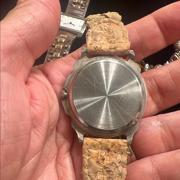 Bundle of 4 Vintage Watches with Bonus Bracelet - Picture 8 of 11